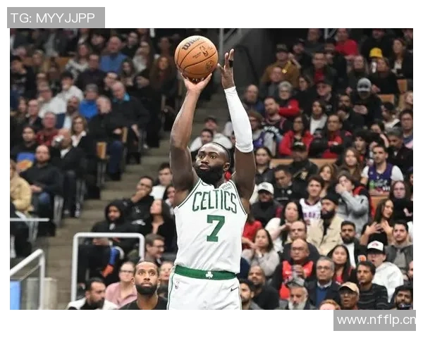 杰伦布朗半场表现出色16投7中贡献16分5篮板3助攻正负值高达22