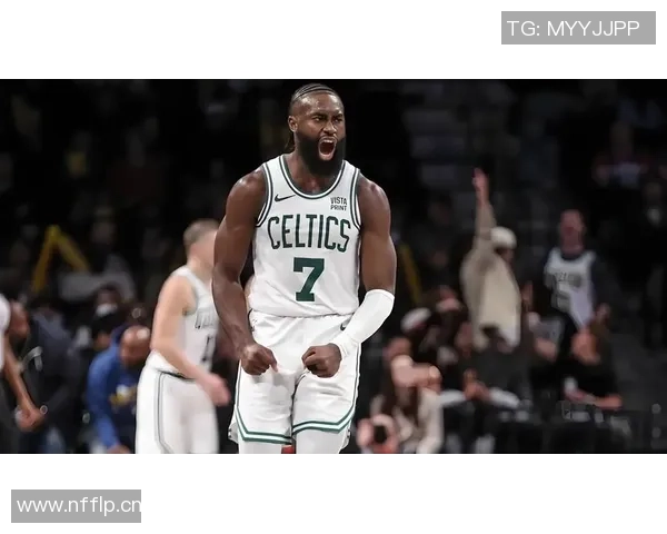 追梦之路：杰伦布朗引领绿军奋勇争先展现无畏斗志